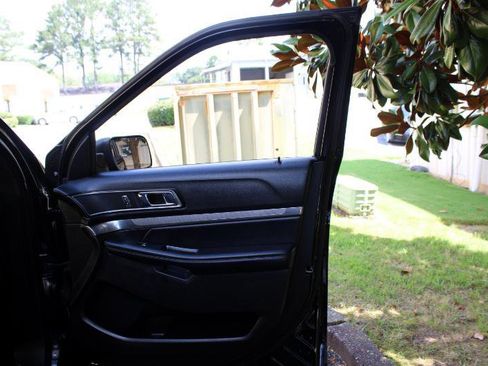 Used 2018 Ford Explorer XLT w/ Equipment Group 201A image 23