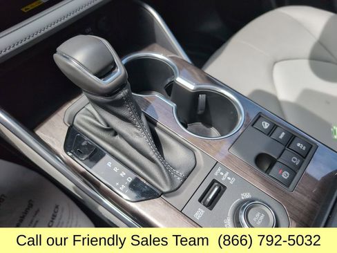 Used 2023 Toyota Highlander Limited AWD/4WD image 23