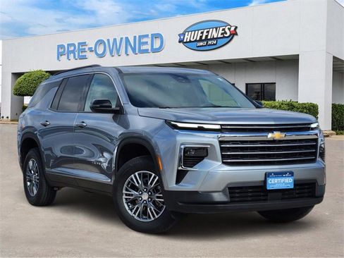 Certified 2025 Chevrolet Traverse LT image 1