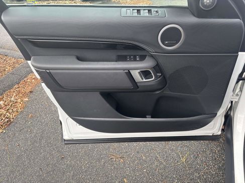 Used 2023 Land Rover Discovery S R-Dynamic image 16