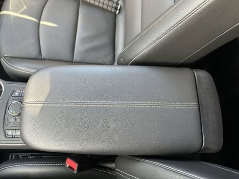 Certified 2024 GMC Terrain SLT FWD image 21