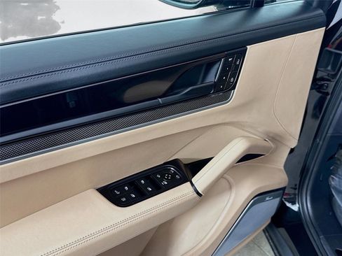 Used 2025 Porsche Cayenne Turbo image 16
