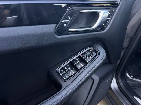 Used 2018 Porsche Macan S AWD/4WD image 11