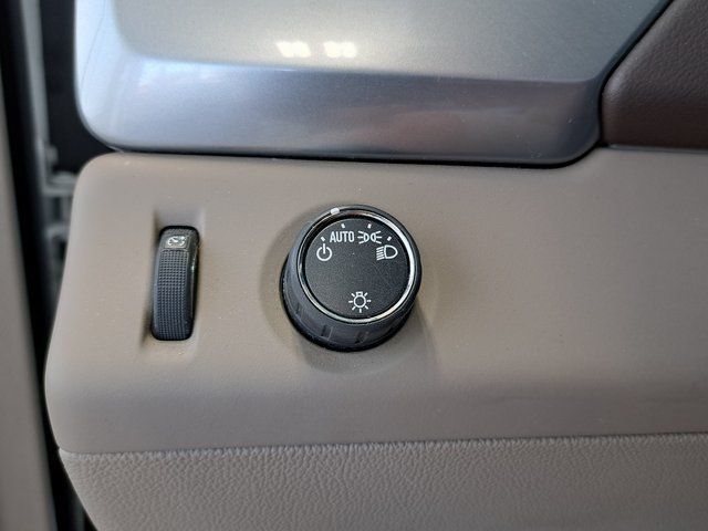 Used 2015 Chevrolet Suburban LS RWD image 13