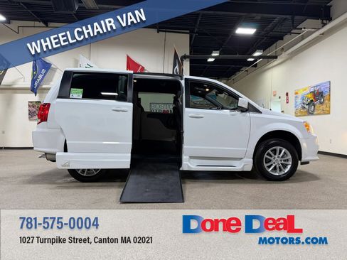 Used 2019 Dodge Grand Caravan SXT FWD image 1