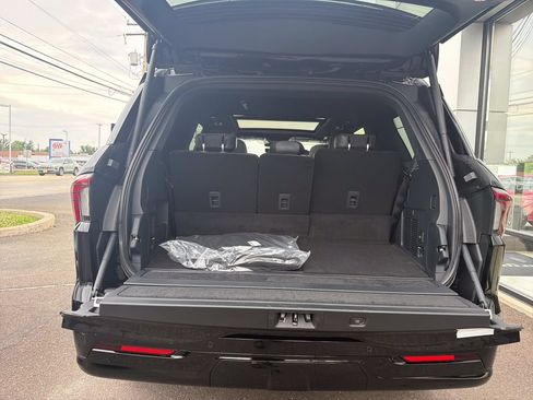New 2026 Lincoln Navigator Reserve AWD/4WD image 12