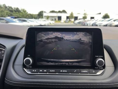 Used 2023 Nissan Rogue SV FWD image 23