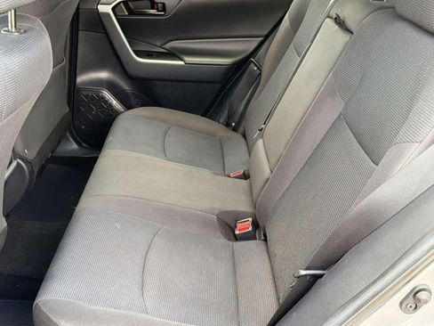 Used 2019 Toyota RAV4 LE FWD image 20