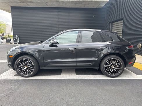 Certified 2025 Porsche Macan image 2