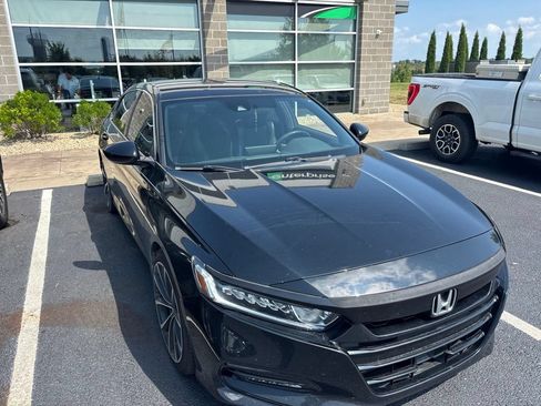 Used 2019 Honda Accord Sport image 2