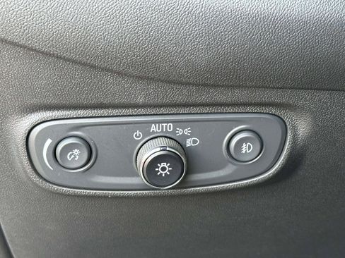 Used 2023 Chevrolet Equinox Premier FWD image 23