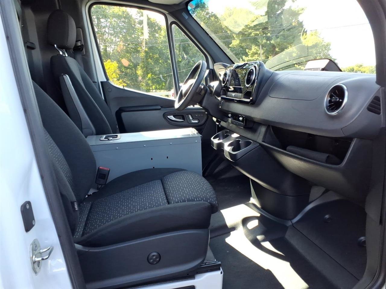Used 2025 Mercedes-Benz Sprinter 2500 image 10