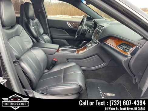 Used 2019 Lincoln Continental Select w/ Continental Climate Package image 20
