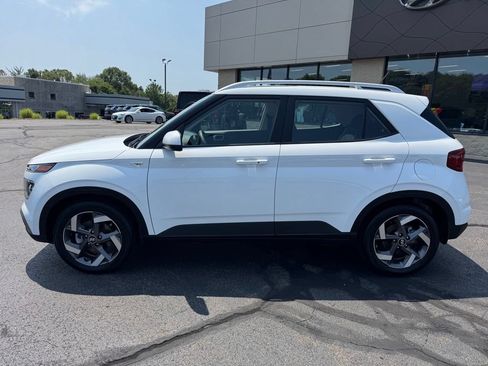 Used 2026 Hyundai Venue SEL FWD image 8