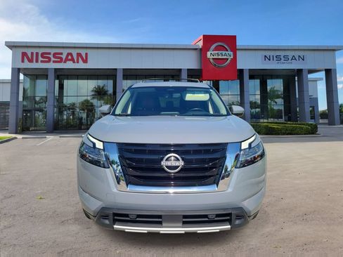 Used 2023 Nissan Pathfinder Platinum FWD image 6