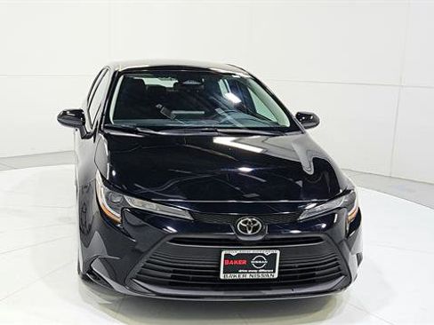 Used 2025 Toyota Corolla LE FWD image 2