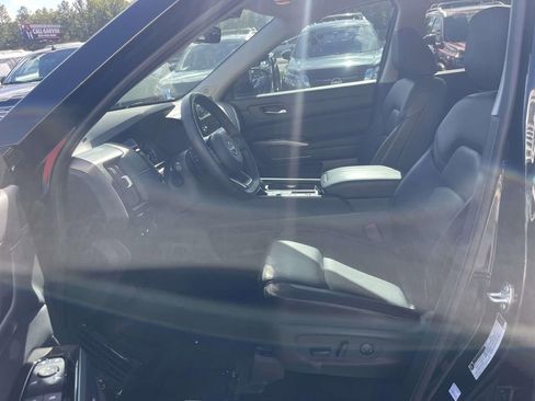 Used 2024 Nissan Pathfinder SL w/ SL Premium Package image 17