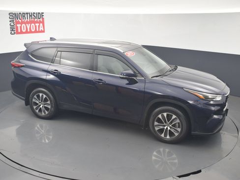 Used 2022 Toyota Highlander XLE AWD/4WD image 26