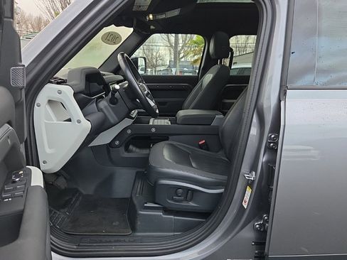 Used 2021 Land Rover Defender 110 SE image 4