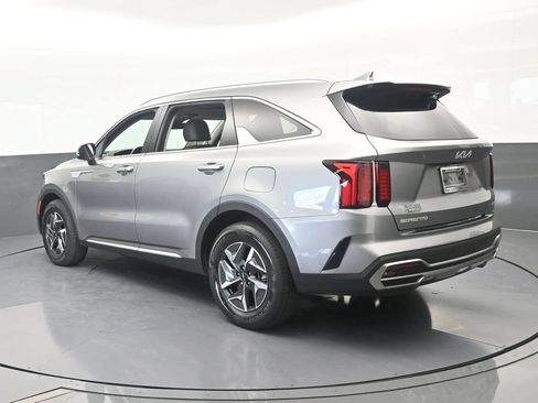 Used 2023 Kia Sorento EX w/ Panoramic Sunroof Package FWD image 4