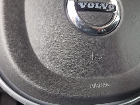 Certified 2022 Volvo S60 B5 Momentum w/ Premium Package image 26