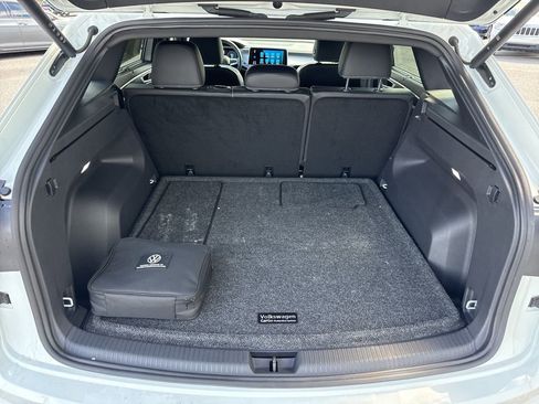 Used 2025 Volkswagen Atlas Cross Sport SE image 11