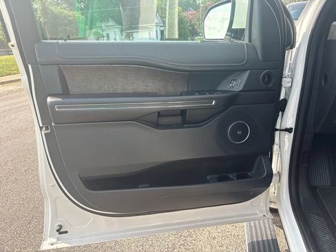 Used 2018 Ford Expedition Limited w/ Equipment Group 301A AWD/4WD image 13