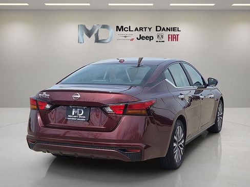 Used 2025 Nissan Altima 2.5 SV FWD image 5