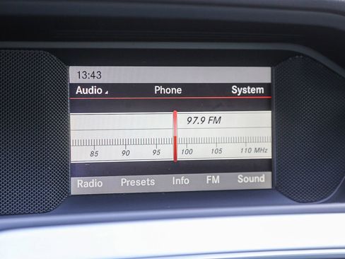 Used 2013 Mercedes-Benz C 250 Sedan image 23