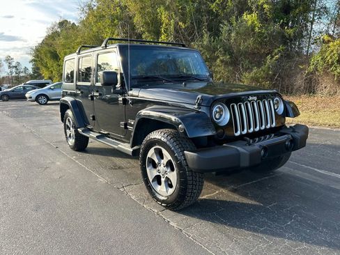 Used 2018 Jeep Wrangler Unlimited Sahara image 7