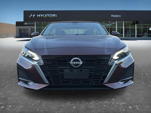 Used 2024 Nissan Altima 2.5 SL FWD image 2