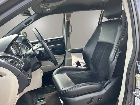 Used 2018 Dodge Grand Caravan SXT FWD image 12