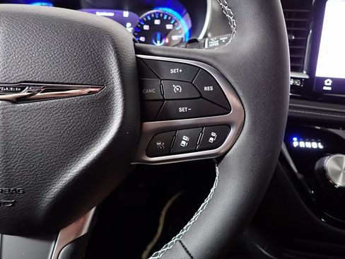 New 2025 Chrysler Pacifica Select image 24