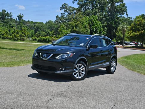 Used 2019 Nissan Rogue Sport SV w/ Technology Package FWD image 2