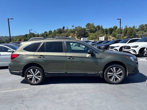 Used 2018 Subaru Outback 2.5i Limited AWD/4WD image 4
