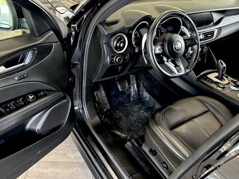 Used 2022 Alfa Romeo Stelvio Sprint image 14
