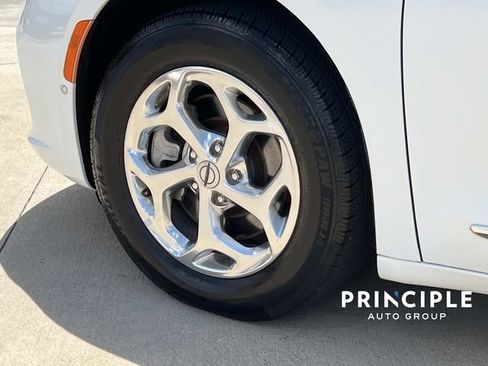 Used 2021 Chrysler Pacifica Limited w/ Premium & Safety Sphere Group AWD/4WD image 7