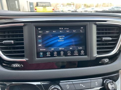 Used 2018 Chrysler Pacifica Touring Plus image 13