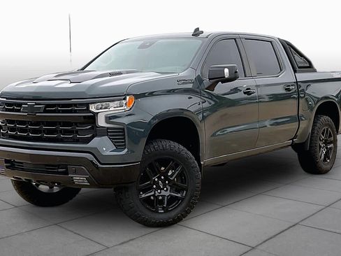Used 2025 Chevrolet Silverado 1500 LT Trail Boss w/ Convenience Package II AWD/4WD image 3