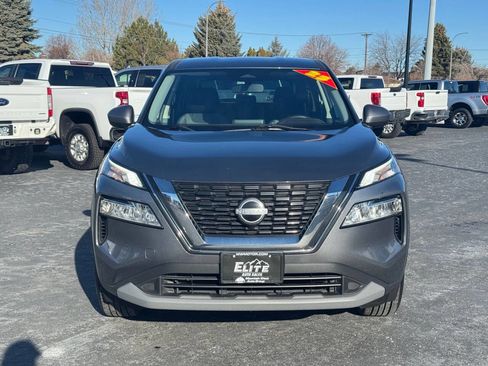 Used 2023 Nissan Rogue SV image 2