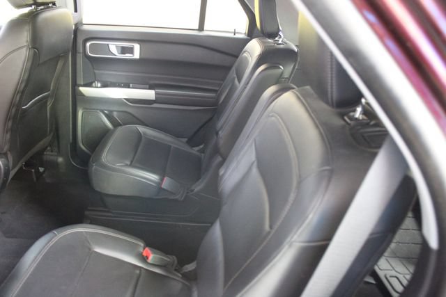 Used 2022 Ford Explorer XLT w/ Equipment Group 202A AWD/4WD image 9