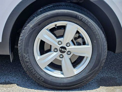 Used 2023 Kia Sorento LX FWD image 7