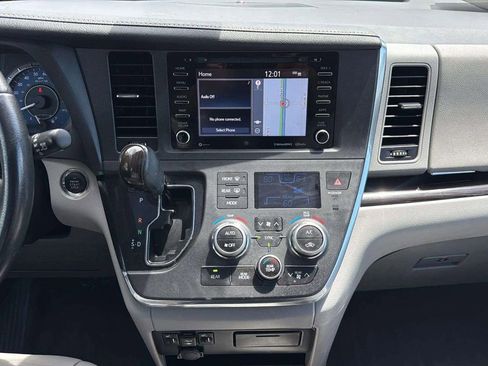 Used 2019 Toyota Sienna XLE w/ XLE Navigation Package AWD/4WD image 14