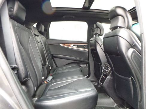 Used 2019 Lincoln Nautilus Select AWD/4WD image 7