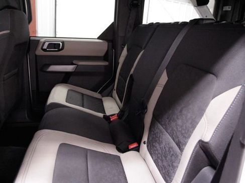 Used 2022 Ford Bronco Wildtrak image 16