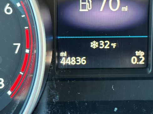 Certified 2021 Volkswagen Tiguan SE R-Line image 22