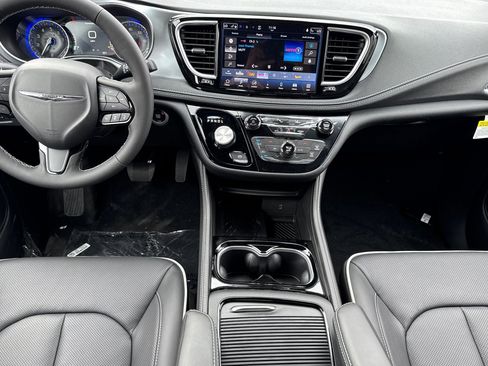 New 2026 Chrysler Pacifica Limited w/ S Appearance Package image 12