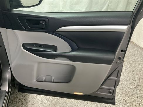 Used 2018 Toyota Highlander Plus image 22