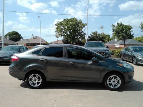 Used 2019 Ford Fiesta SE FWD image 5
