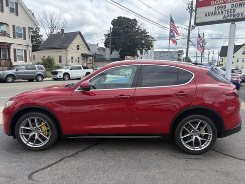 Used 2018 Alfa Romeo Stelvio Ti AWD/4WD image 2
